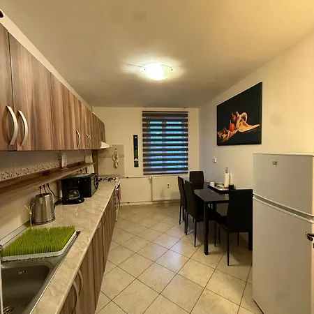 Stone Gate #2 Apartment *